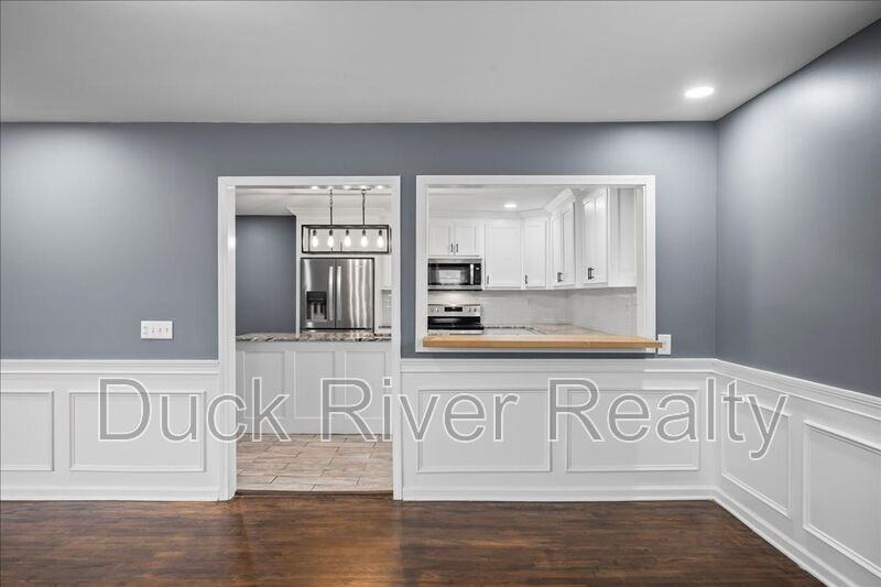 406 7th St - Photo 4 of 21