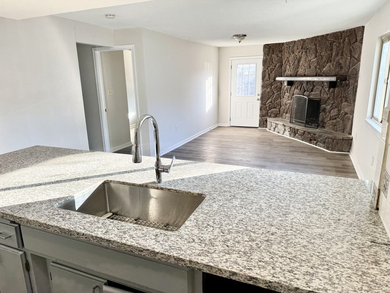 2840 Belden St - Photo 5 of 25