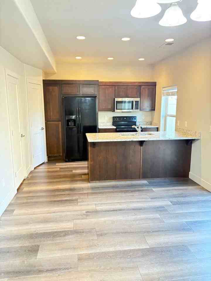 2675 E 450 N #14 - Photo 5 of 30