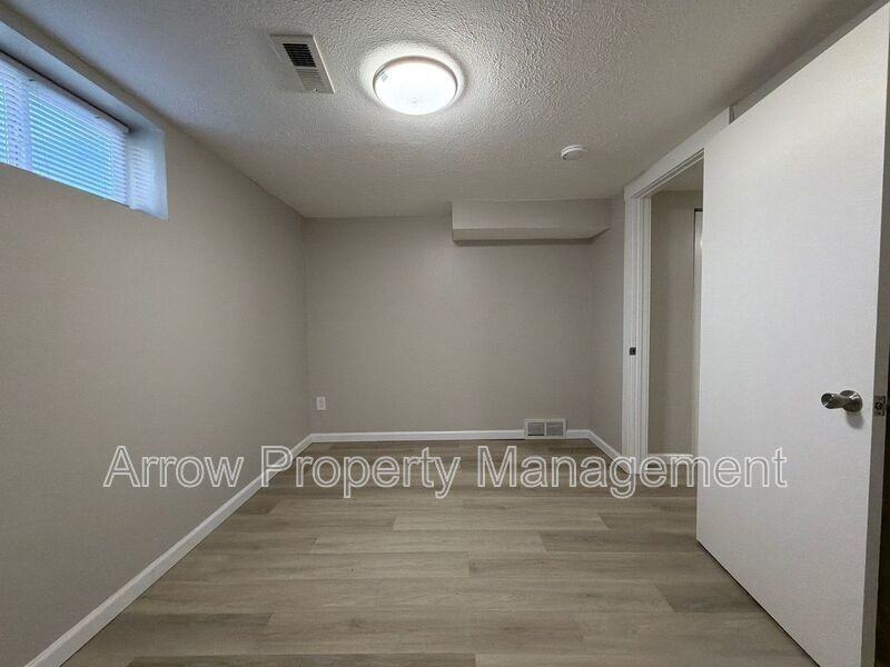 2442 Vine St #4 - Photo 3 of 11