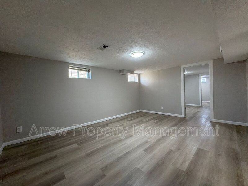 2442 Vine St #4 - Photo 4 of 11