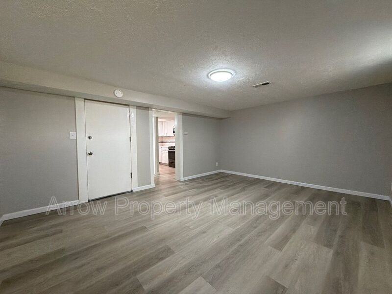 2442 Vine St #4 - Photo 5 of 11