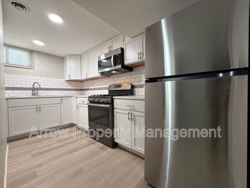 2442 Vine St #4 - Photo 6 of 11