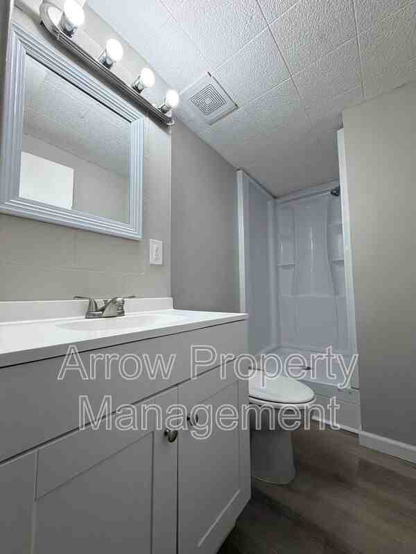 2442 Vine St #4 - Photo 7 of 11