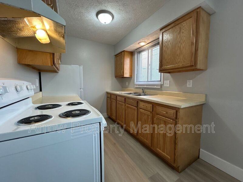 2481 E Pkwy #13 - Photo 3 of 10