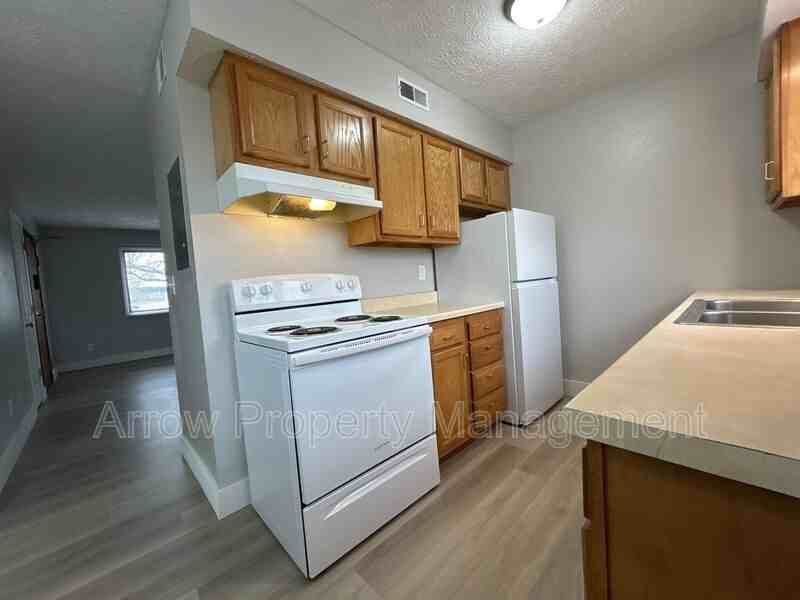 2481 E Pkwy #13 - Photo 5 of 10