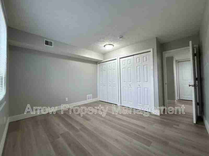 2481 E Pkwy #13 - Photo 6 of 10