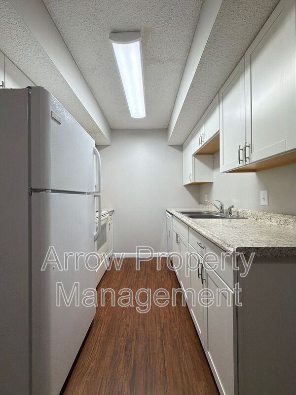 3405 Holdrege St #308 - Photo 4 of 13