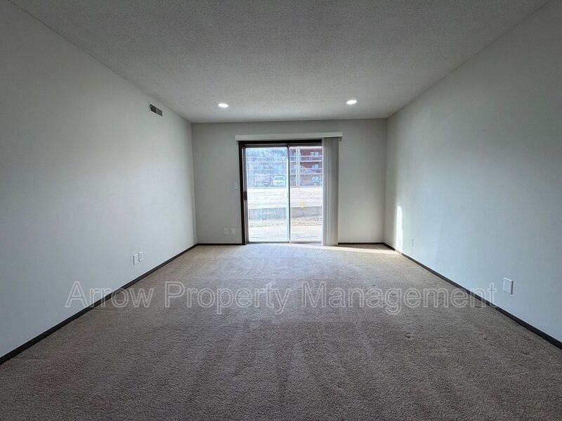 649 S 18th St - Photo 2 of 9