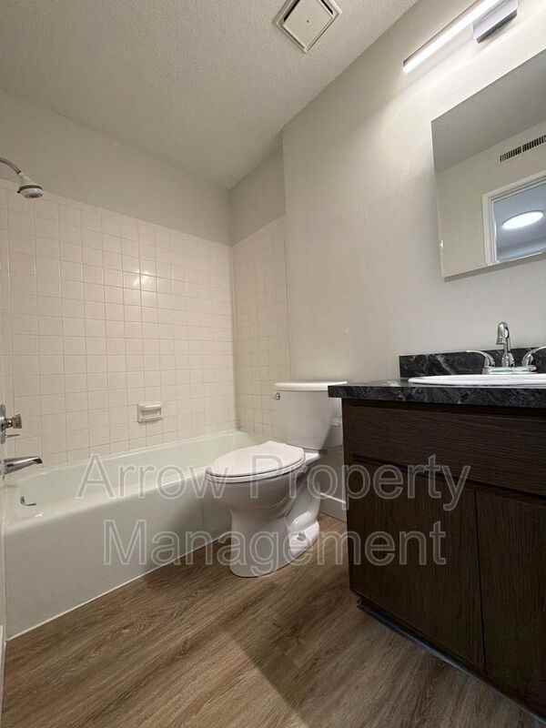 649 S 18th St - Photo 5 of 9