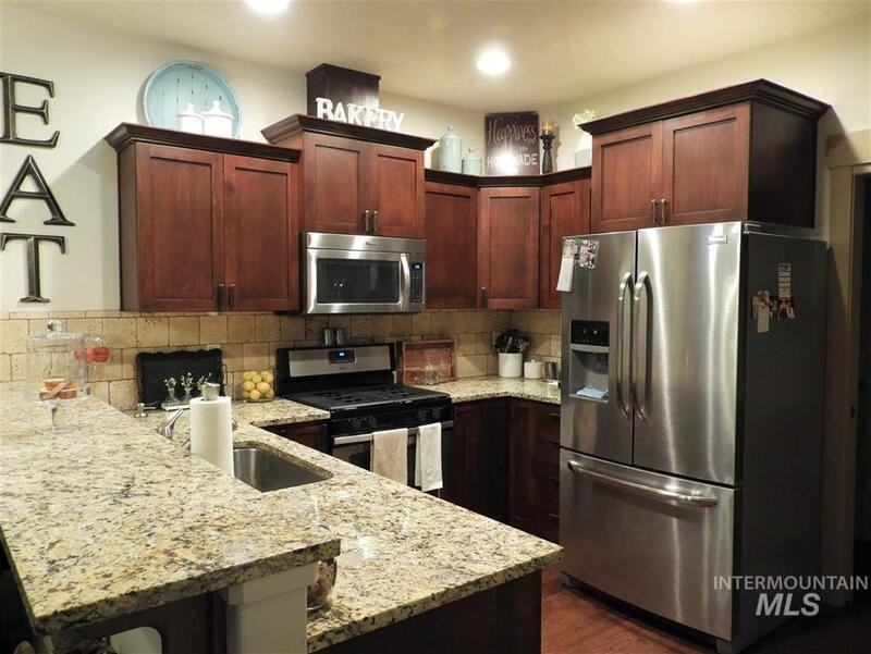 2084 W Pine Ave - Photo 3 of 12