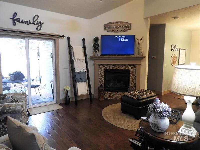 2084 W Pine Ave - Photo 4 of 12