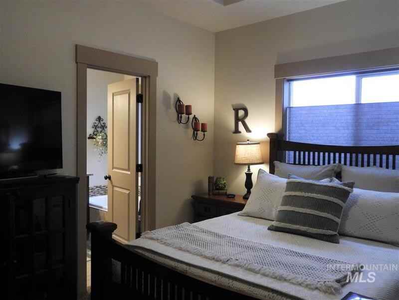 2084 W Pine Ave - Photo 6 of 12