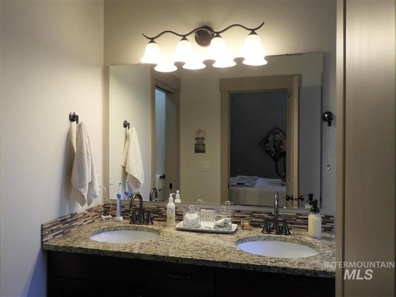 2084 W Pine Ave - Photo 7 of 12