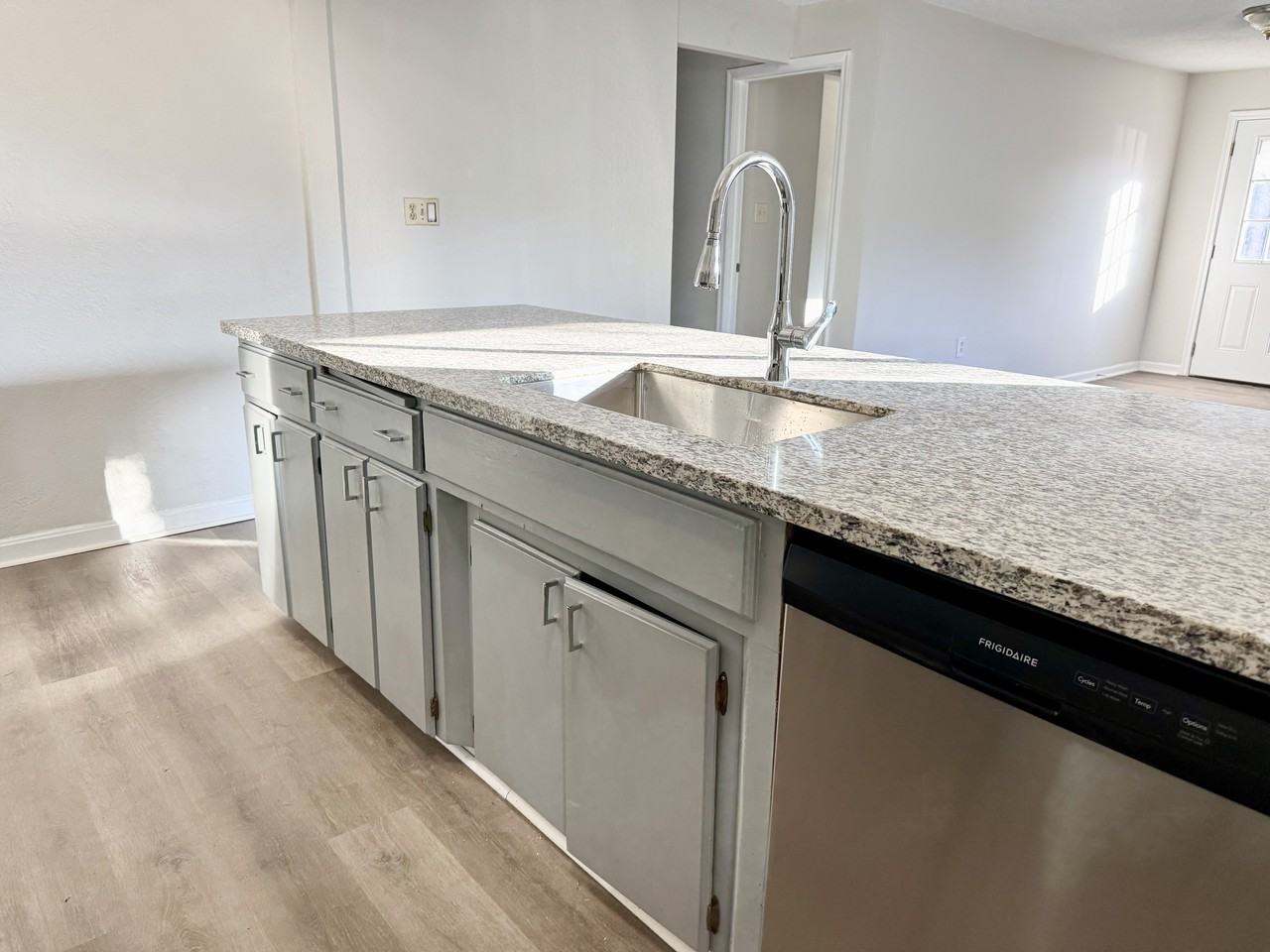 2840 Belden St - Photo 7 of 25