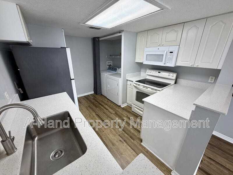 538 Washington Palm Loop #A - Photo 2 of 25