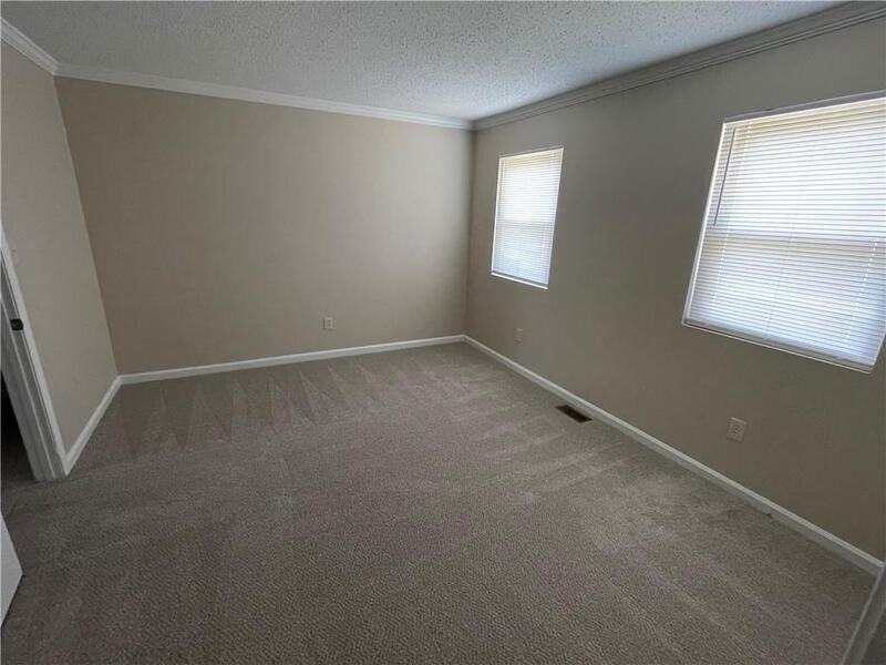 114 Bentley Pkwy #B - Photo 4 of 9