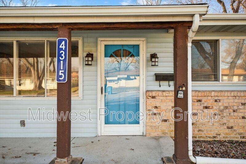 4315 Heath Dr - Photo 2 of 26