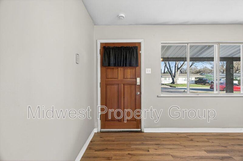 4315 Heath Dr - Photo 3 of 26