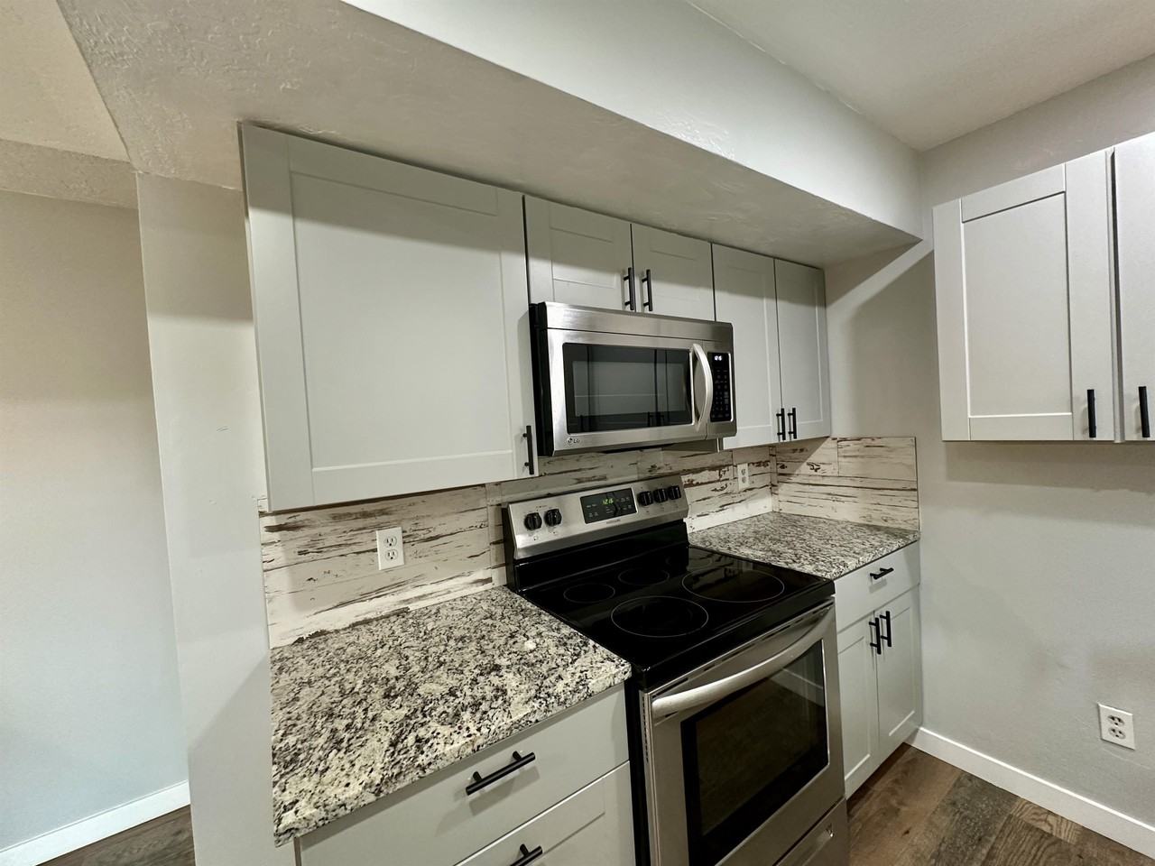 8324 S Carmen Ct - ELB - Photo 3 of 18