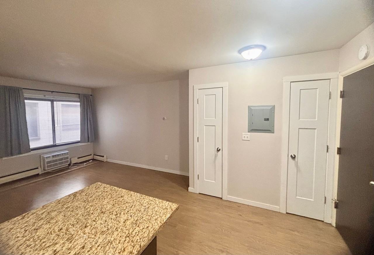 Modern Farwell Ave Apartments - Photo 7 of 20