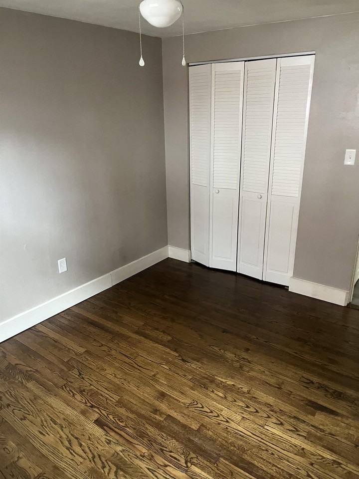 7924 Edgewood Avenue - Photo 7 of 9