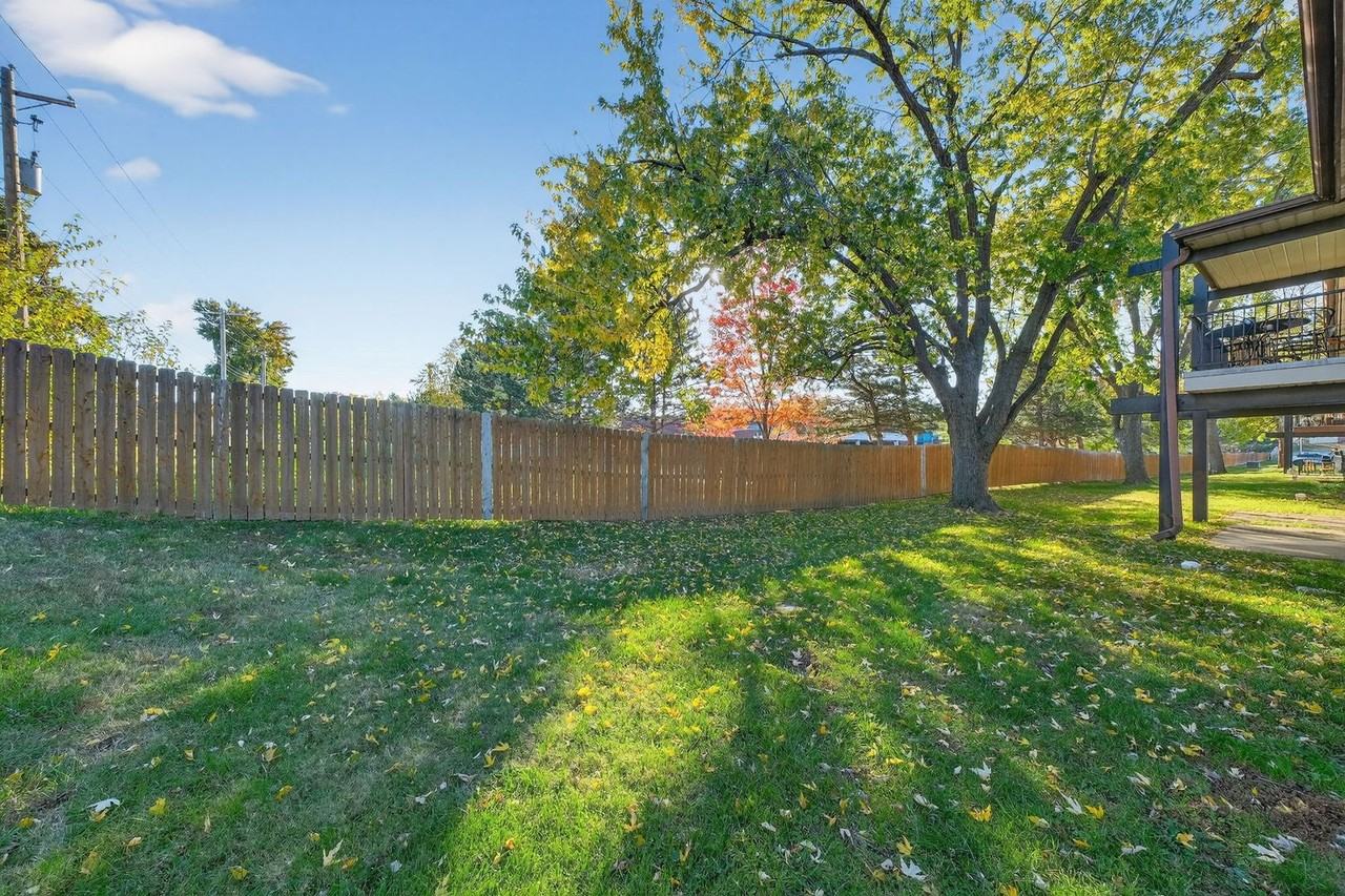 8727 Sieloff Dr - Photo 4 of 26