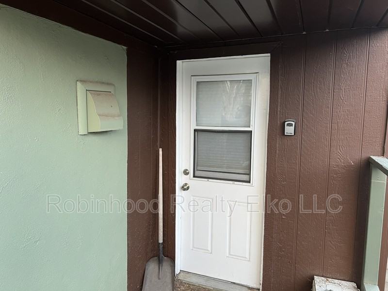 756 1/2 Maple St - Photo 3 of 13