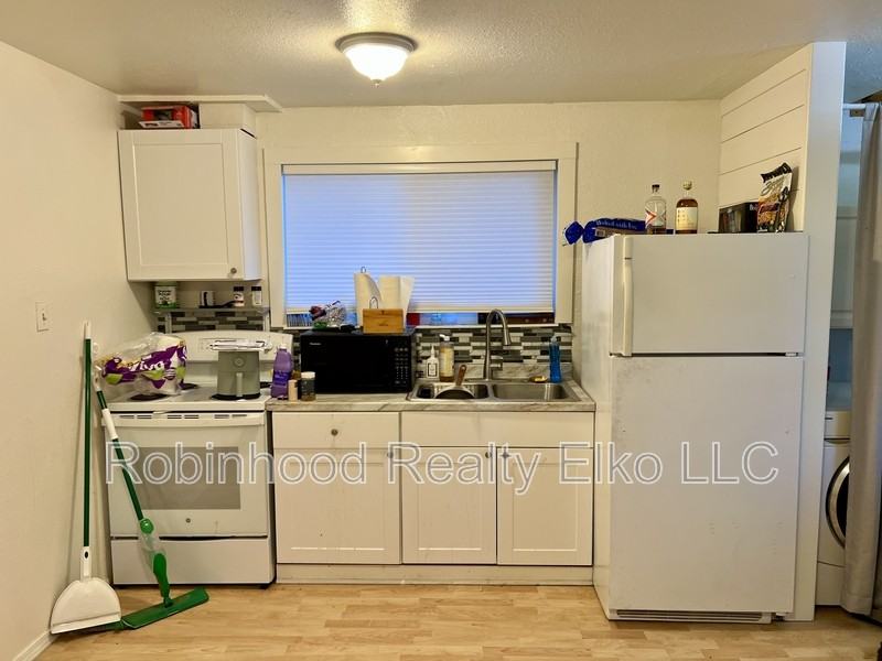 756 1/2 Maple St - Photo 6 of 13