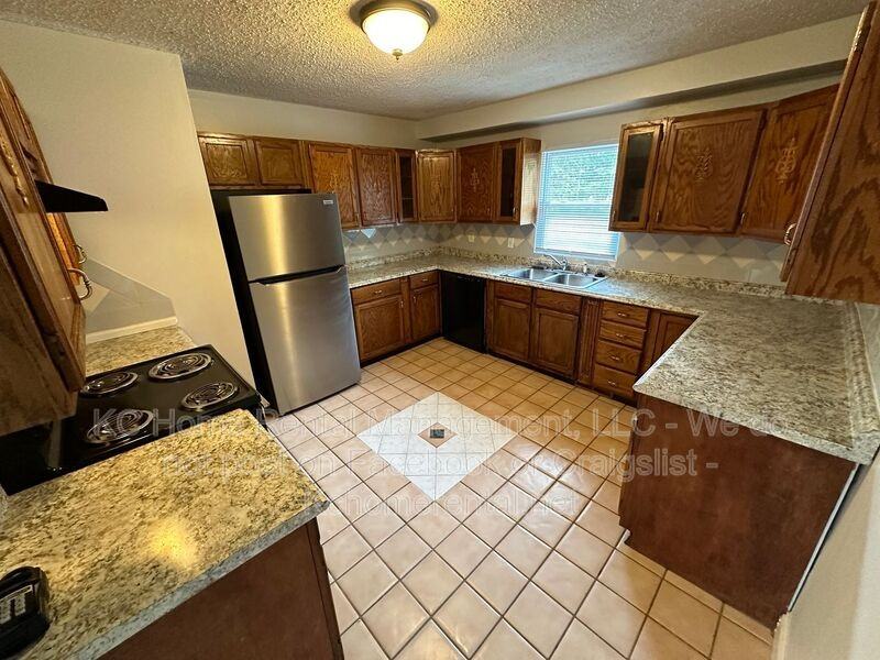 10700 E 28th Ter S - Photo 4 of 45