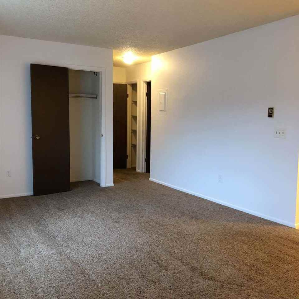 3106 Palm Ct. - Photo 4 of 28