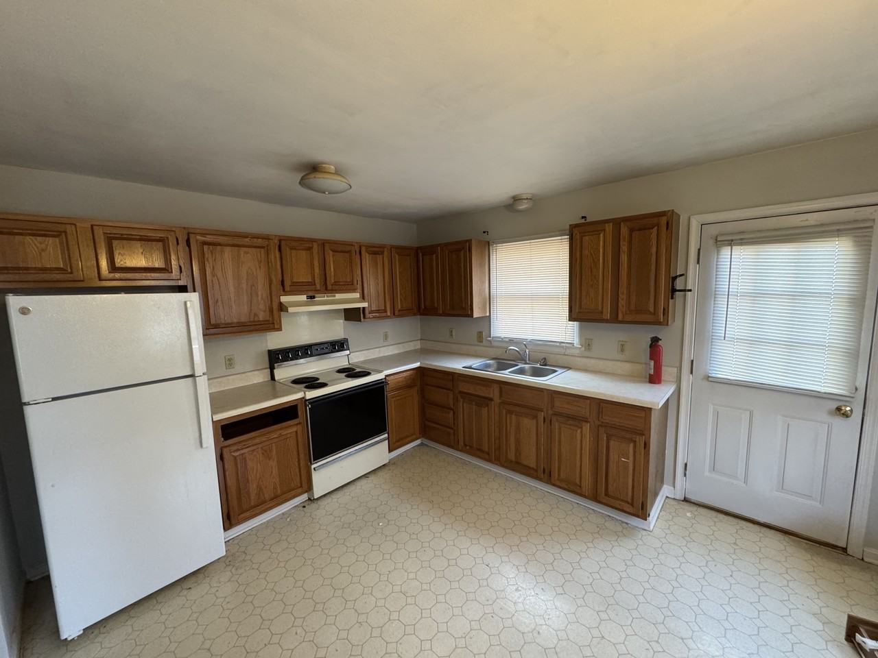 702 Thomas Lane - B - Photo 3 of 9