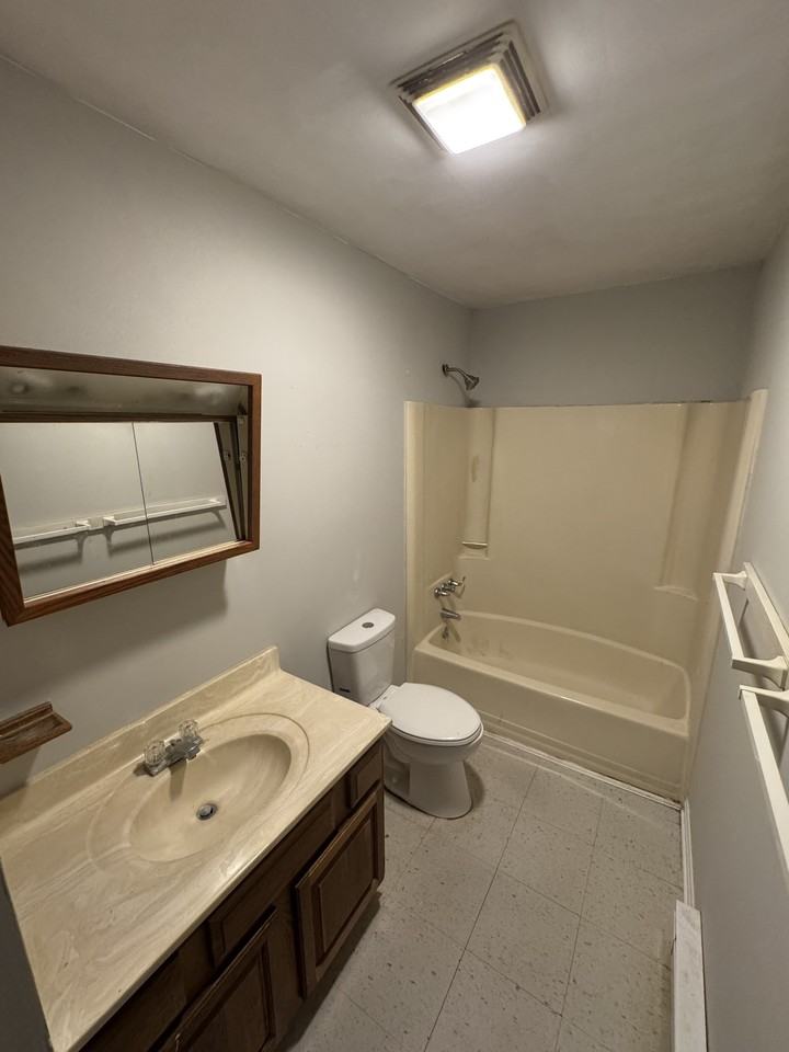 702 Thomas Lane - B - Photo 5 of 9