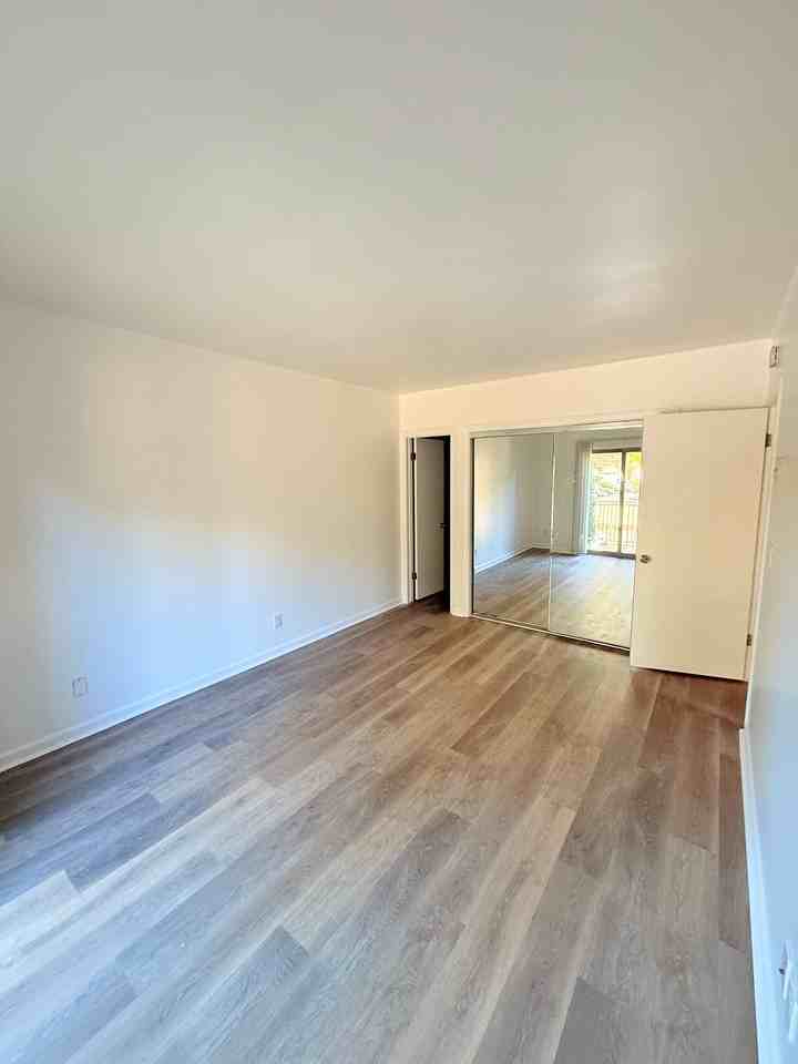 2126 Castillo - Photo 5 of 8