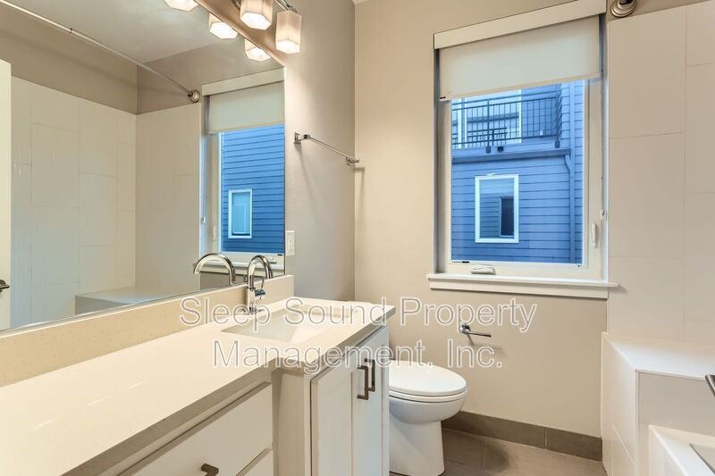 1030 N Ainsworth St - Photo 2 of 13