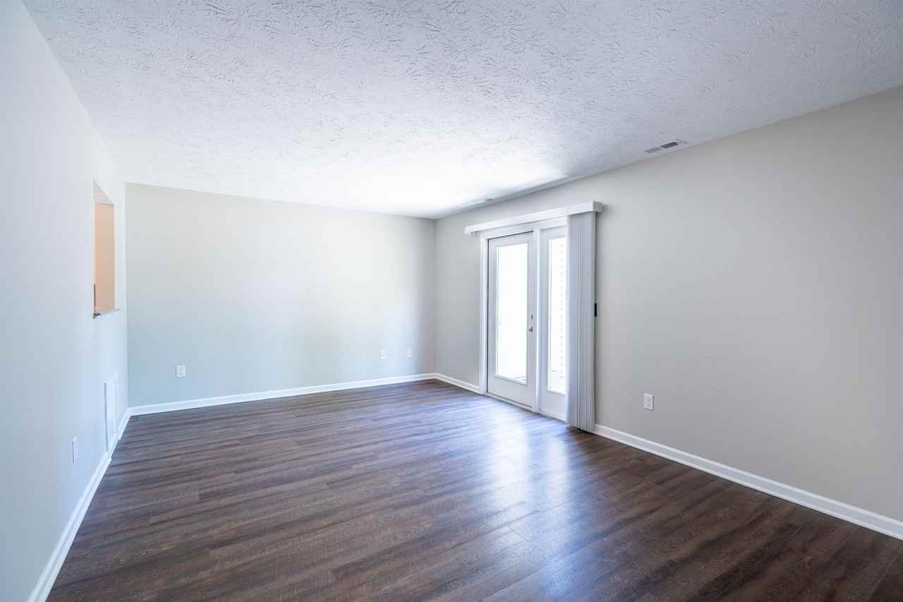 Talbott - Photo 5 of 44