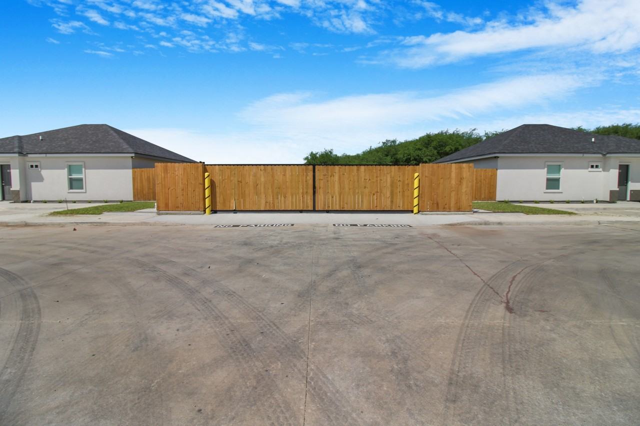 1413 North Inspiration Boulevard - Photo 3 of 31