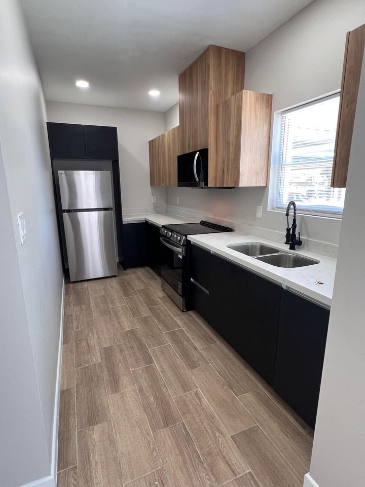 810 South Athol Street - Photo 2 of 19