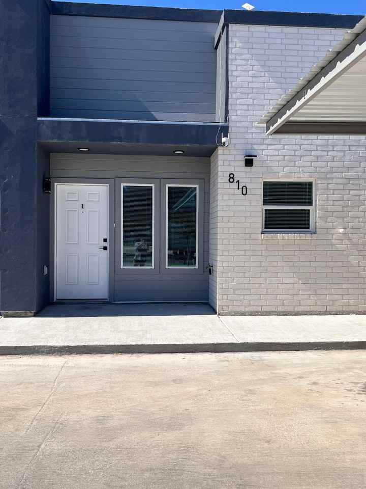 810 South Athol Street - Photo 3 of 19