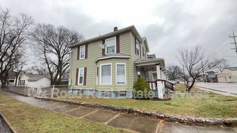 1901 Tytus Ave - Photo 4 of 28