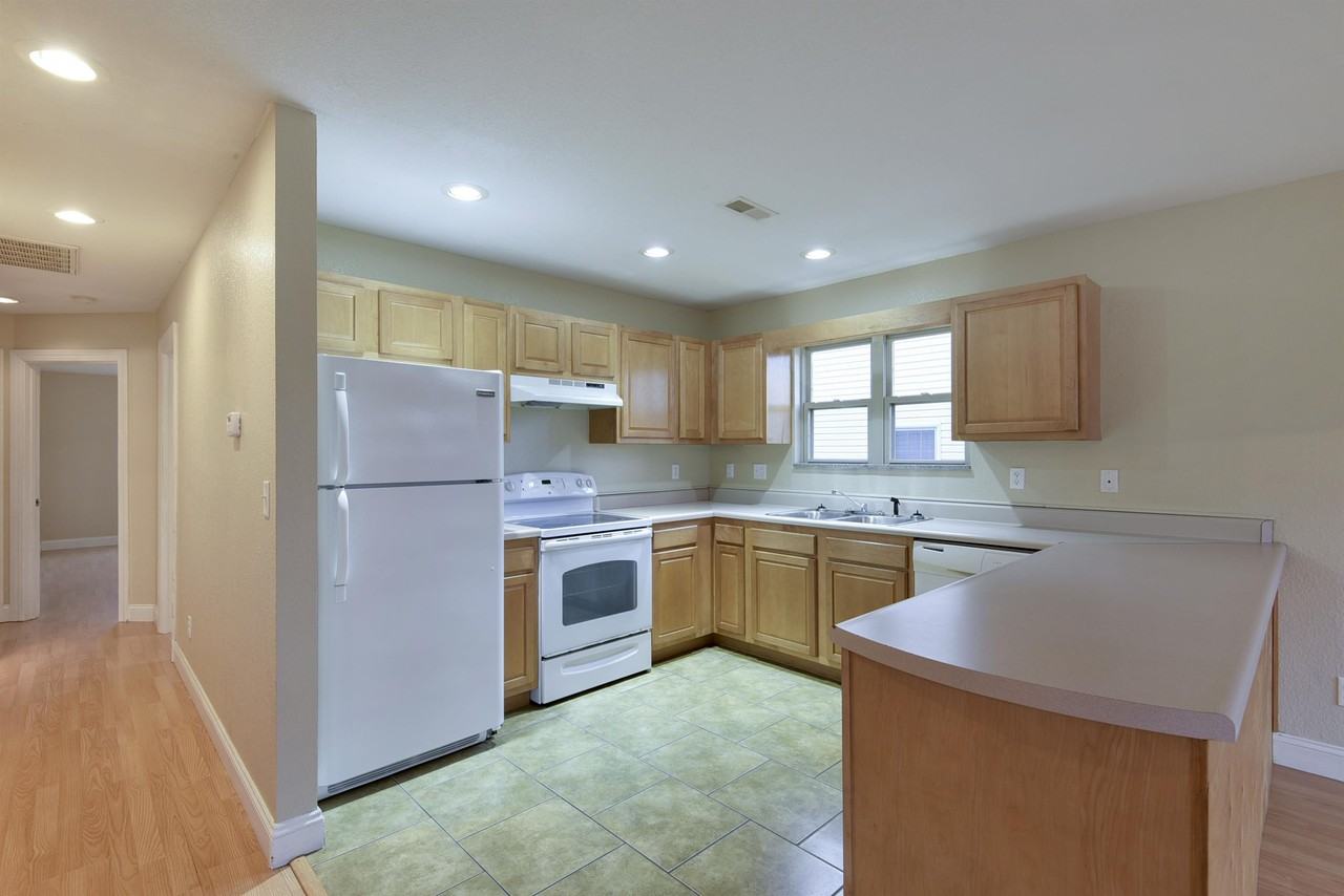 Cabool Duplexes - Photo 4 of 24