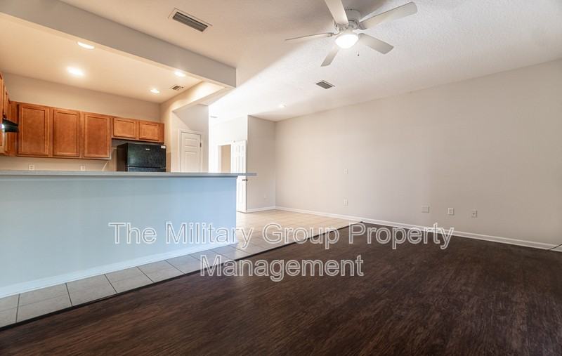 710 Crystal Way - Photo 5 of 42