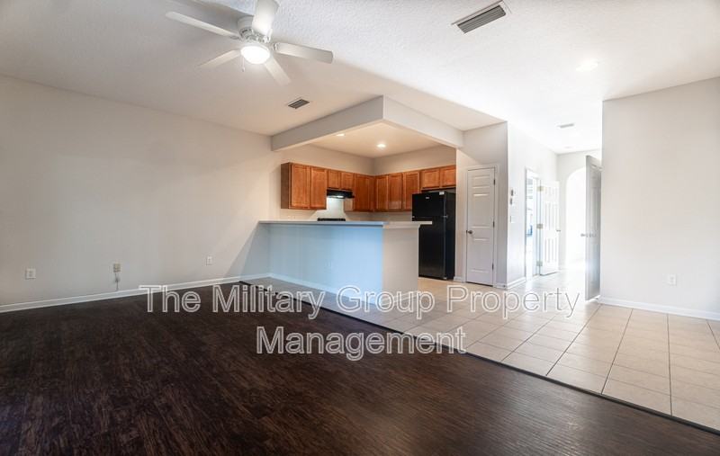 710 Crystal Way - Photo 6 of 42