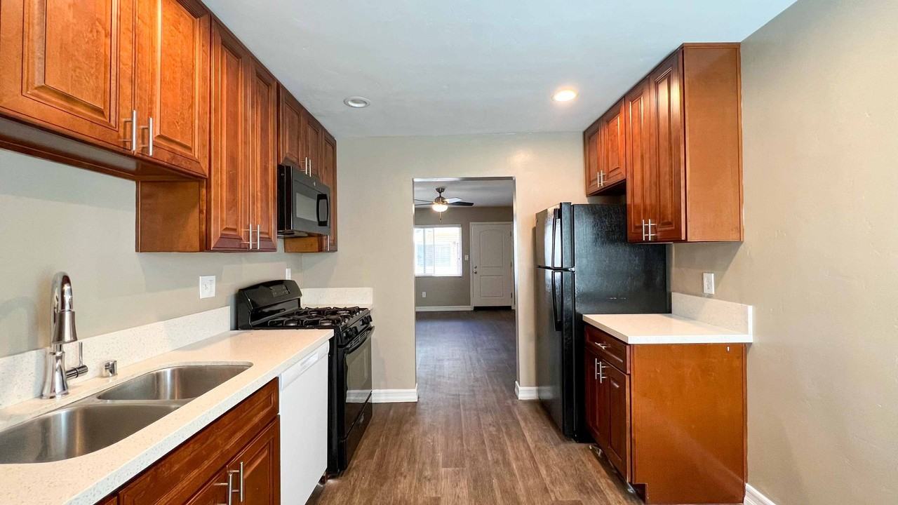 CG - Euclid Apartments - Photo 2 of 32