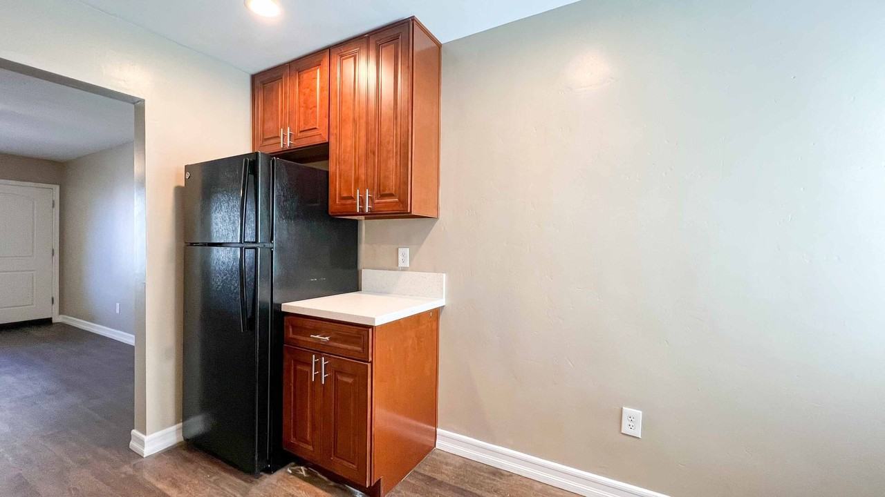 CG - Euclid Apartments - Photo 6 of 32