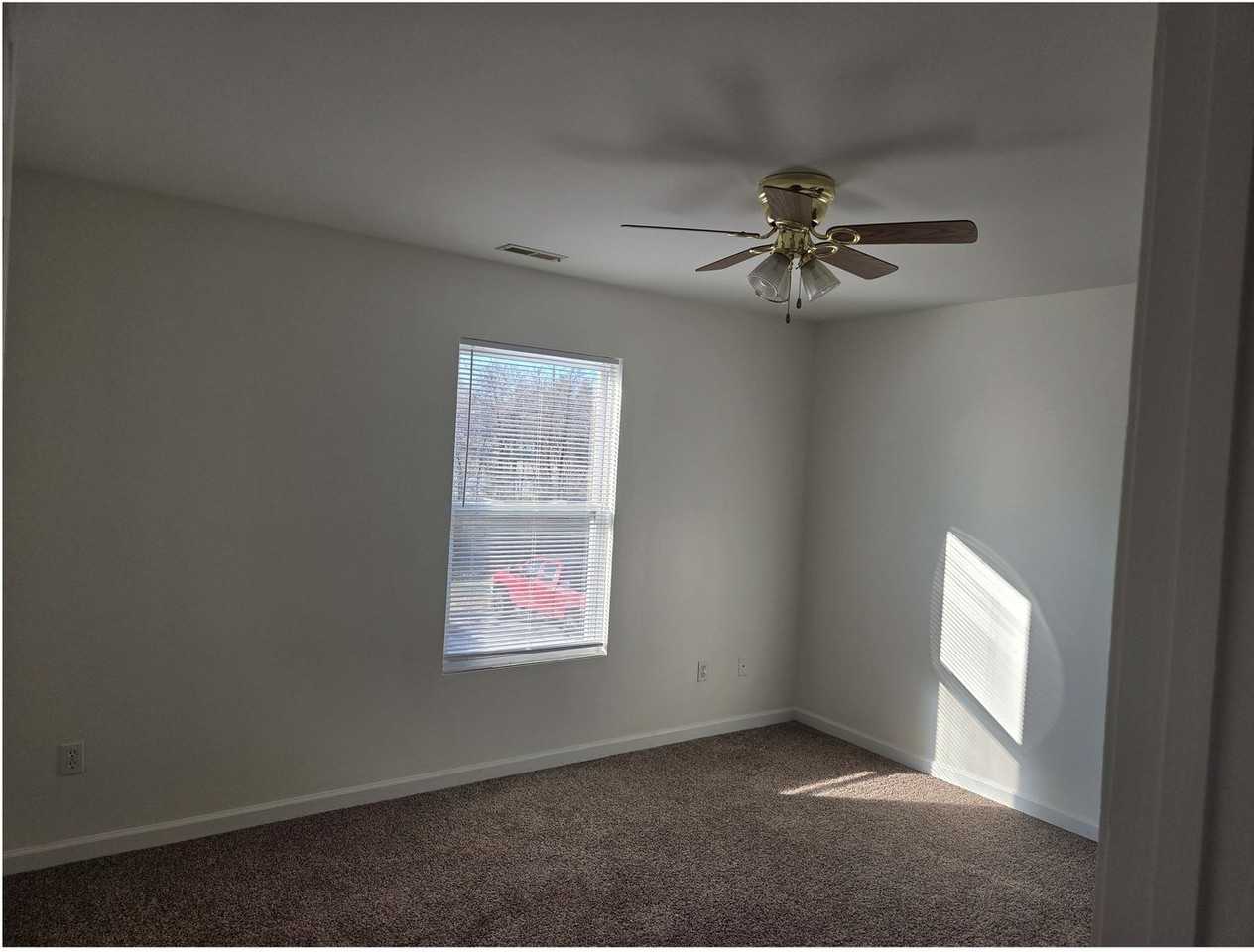 1313 Stafford St - Photo 4 of 10