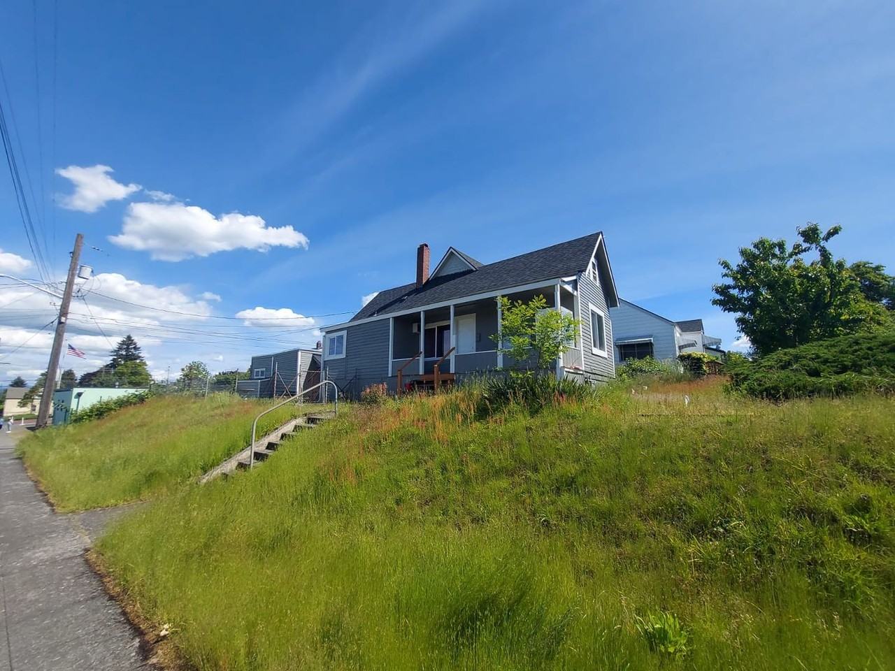 702 E Division Ln - Photo 2 of 50