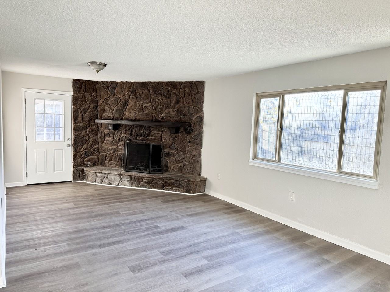 2840 Belden St - Photo 6 of 25