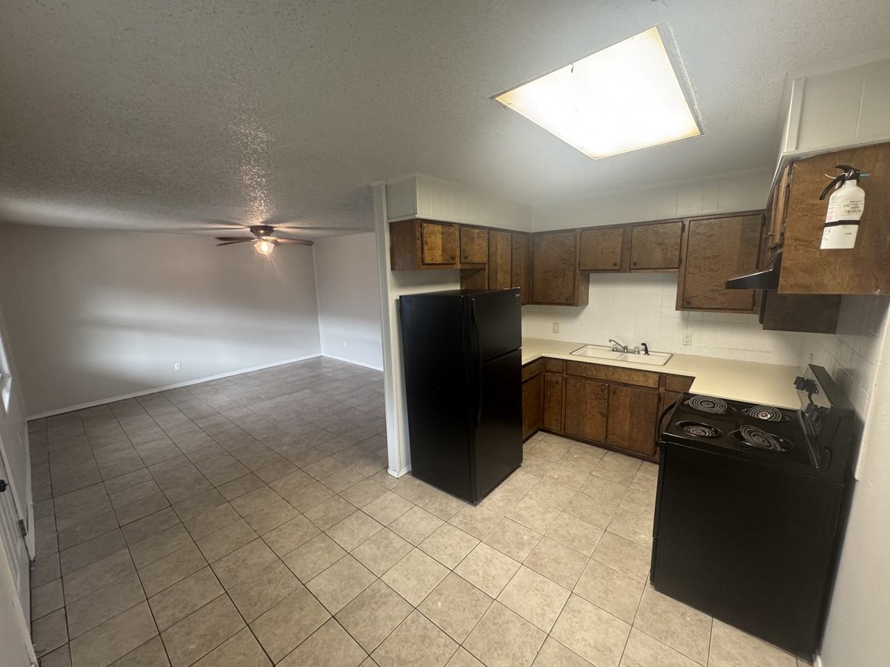 121 Julie Dr - Photo 2 of 11