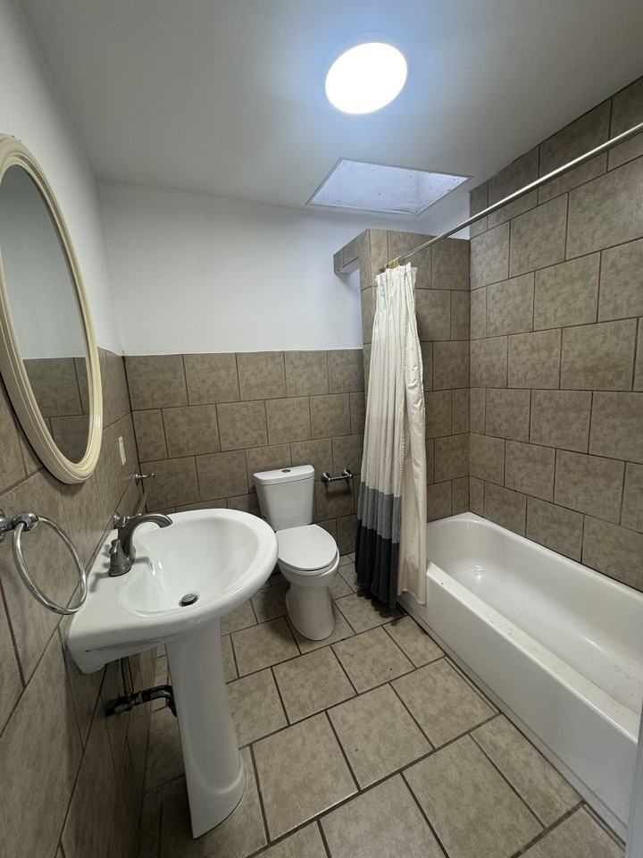 231-33 West Coulter Street - Photo 4 of 9